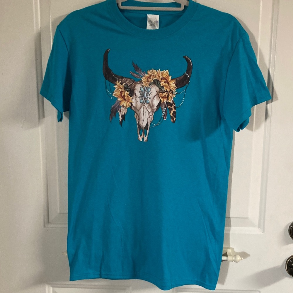 Gildan Turquoise Short-Sleeve Tee with Bull Skull & Sunflower Graphic Design